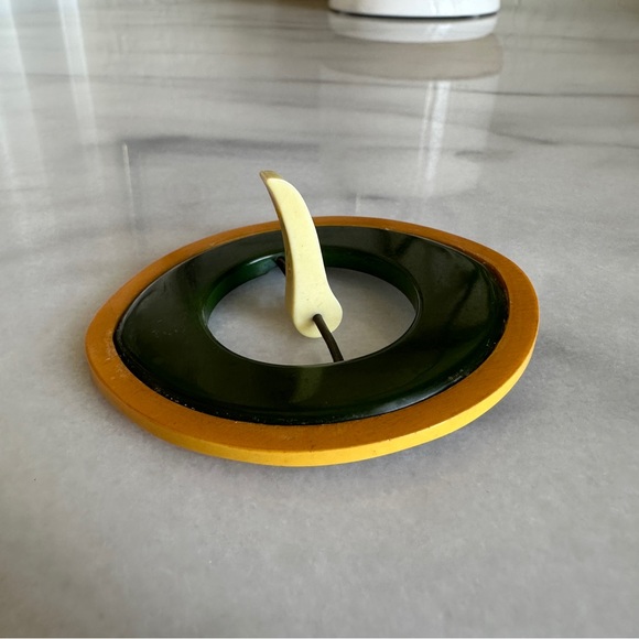 VINTAGE • 1940s Bakelite Belt Buckle Rare Retro Plastic Barbie Green Yellow Boho main image 4